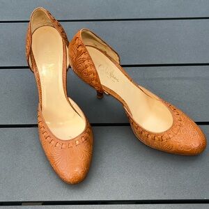 Vintage Cole Haan embossed leather pumps.
